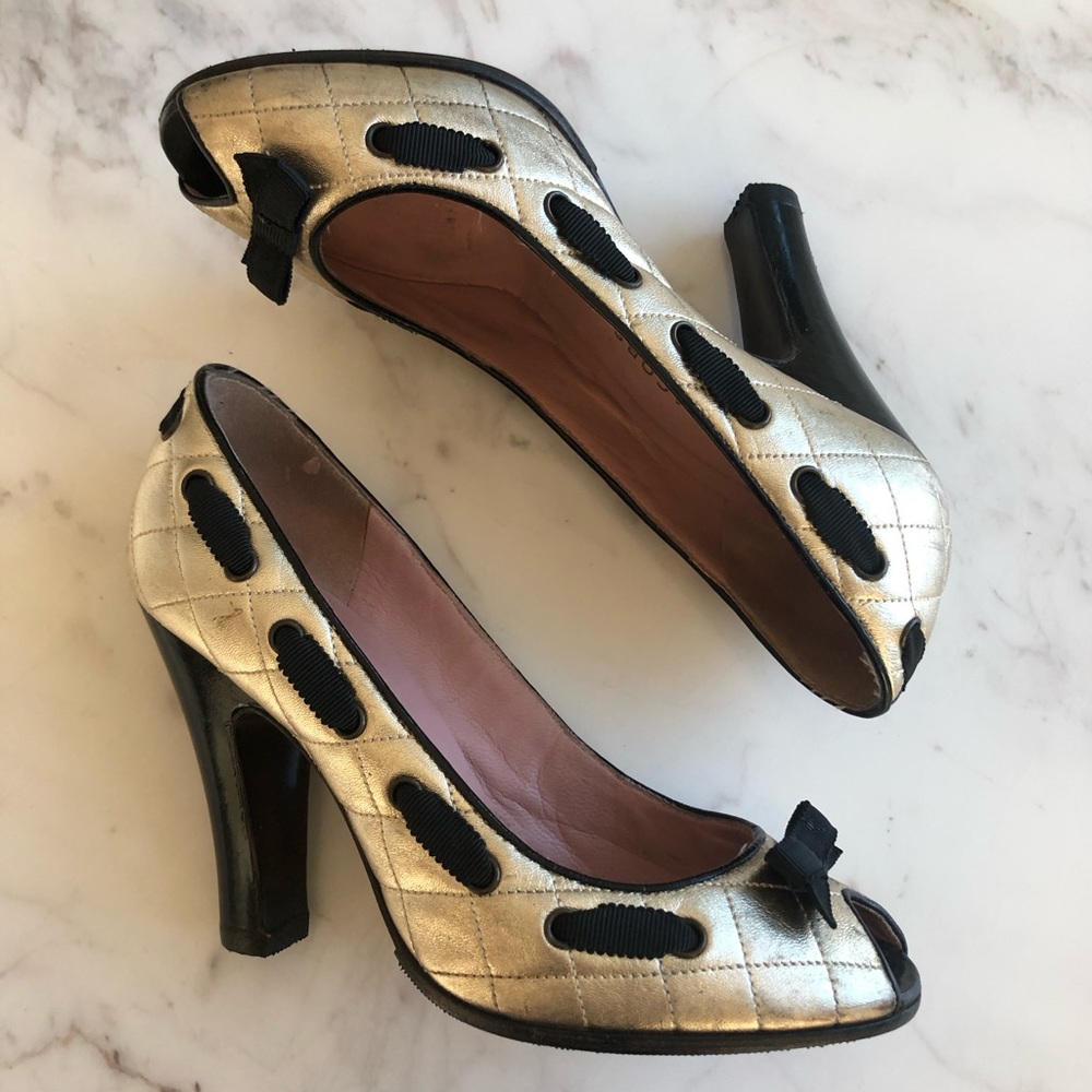Size 36 / size 6 women’s gold quilted Marc Jacobs